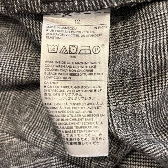 Y2K, vintage Banana Republic plaid mini skirt, gray, Size 12 - Picture 6 of 6